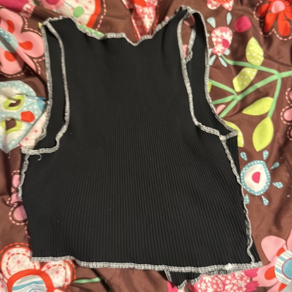 SHEIN Ribbed Cropped Tank - Picture 2 of 5